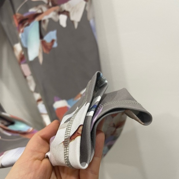 Athleta Elation Paradise 7/8 Tights Floral Grey Size S - Picture 8 of 10